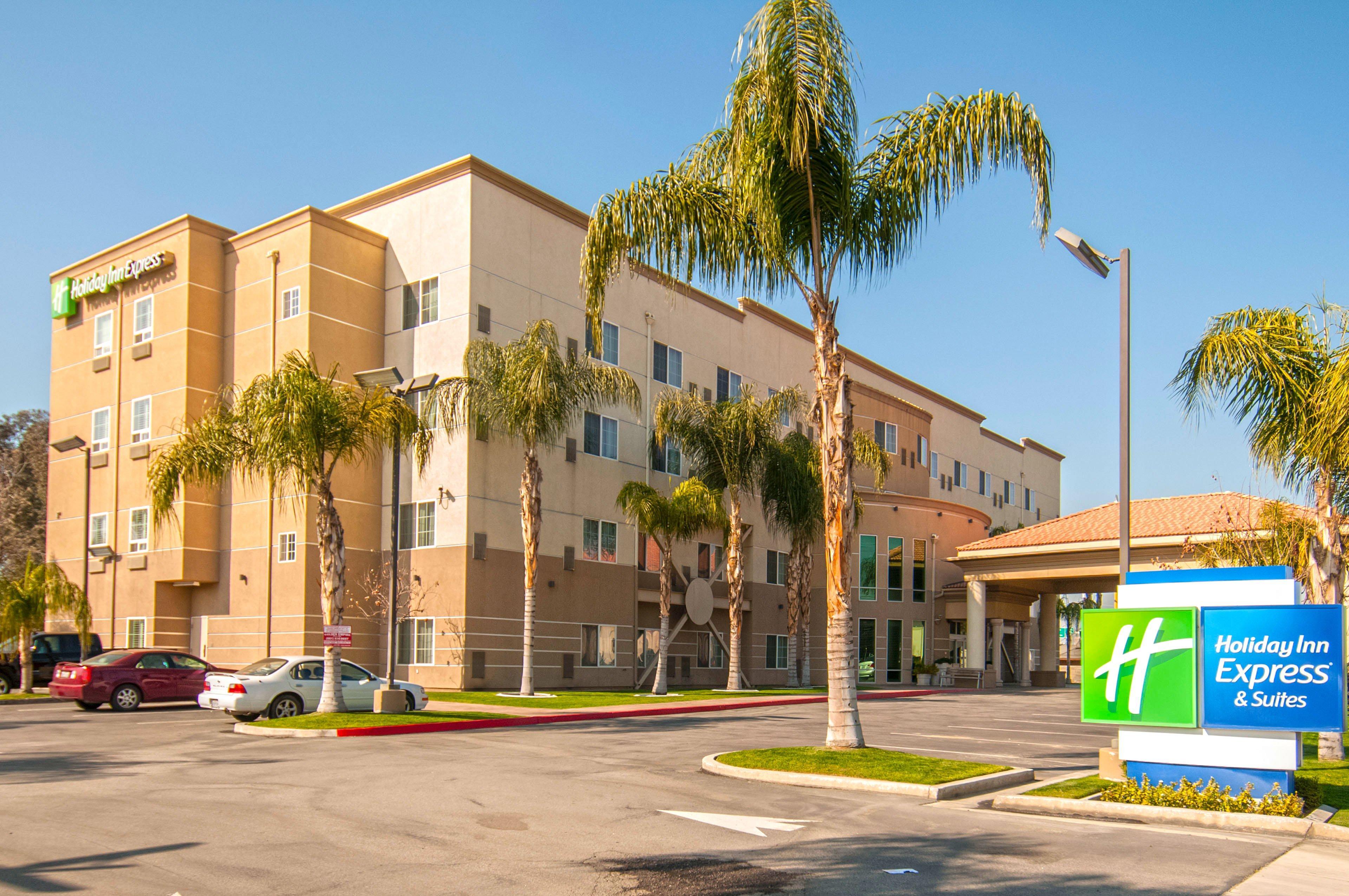 Holiday Inn Express & Suites Bakersfield Central By Ihg Exterior foto