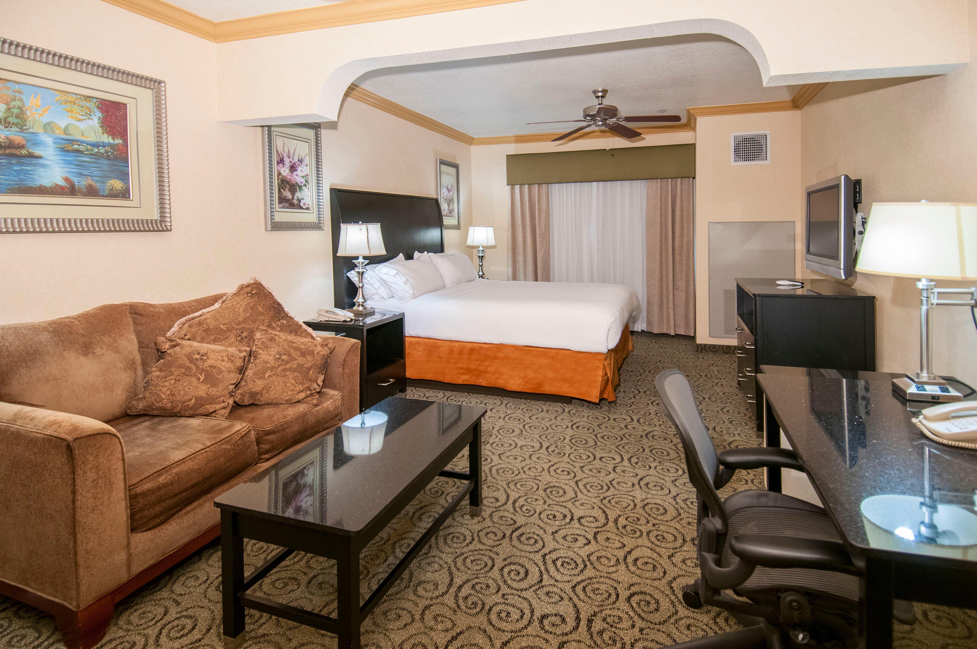 Holiday Inn Express & Suites Bakersfield Central By Ihg Exterior foto