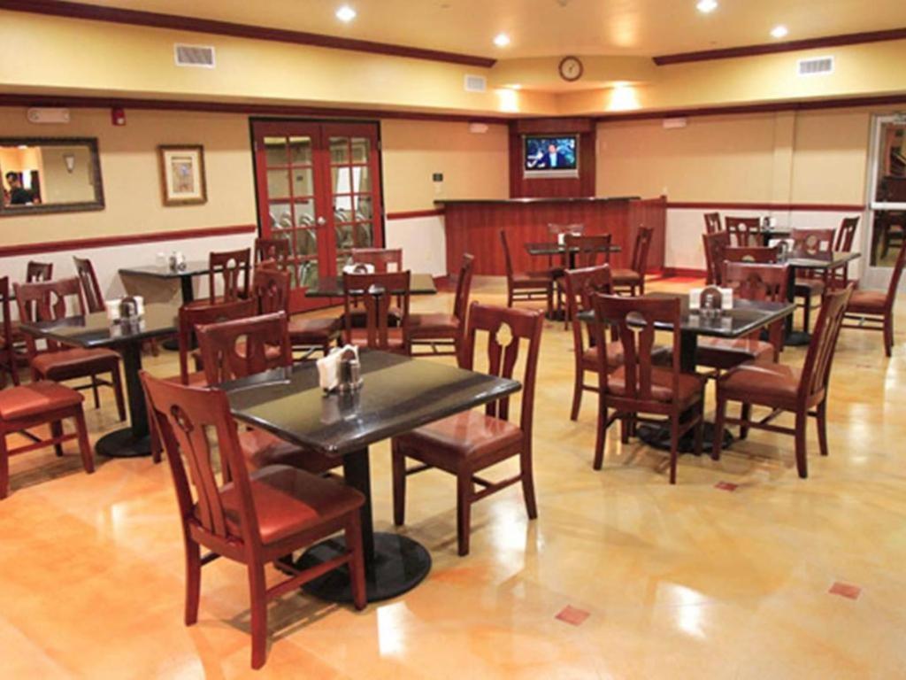 Holiday Inn Express & Suites Bakersfield Central By Ihg Exterior foto