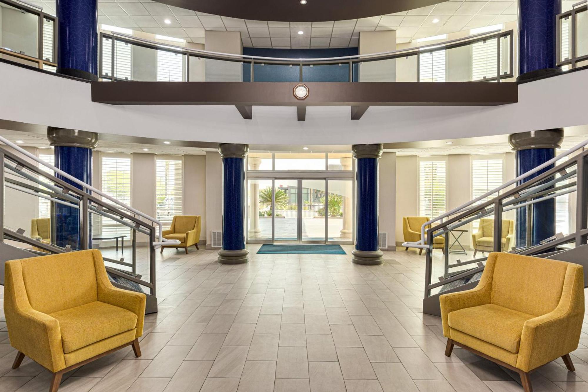 Holiday Inn Express & Suites Bakersfield Central By Ihg Exterior foto