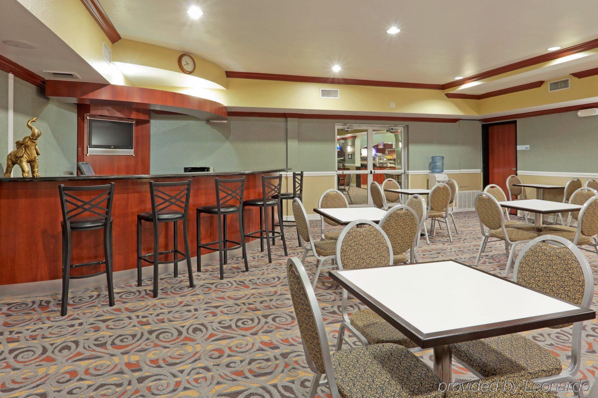 Holiday Inn Express & Suites Bakersfield Central By Ihg Restaurant foto