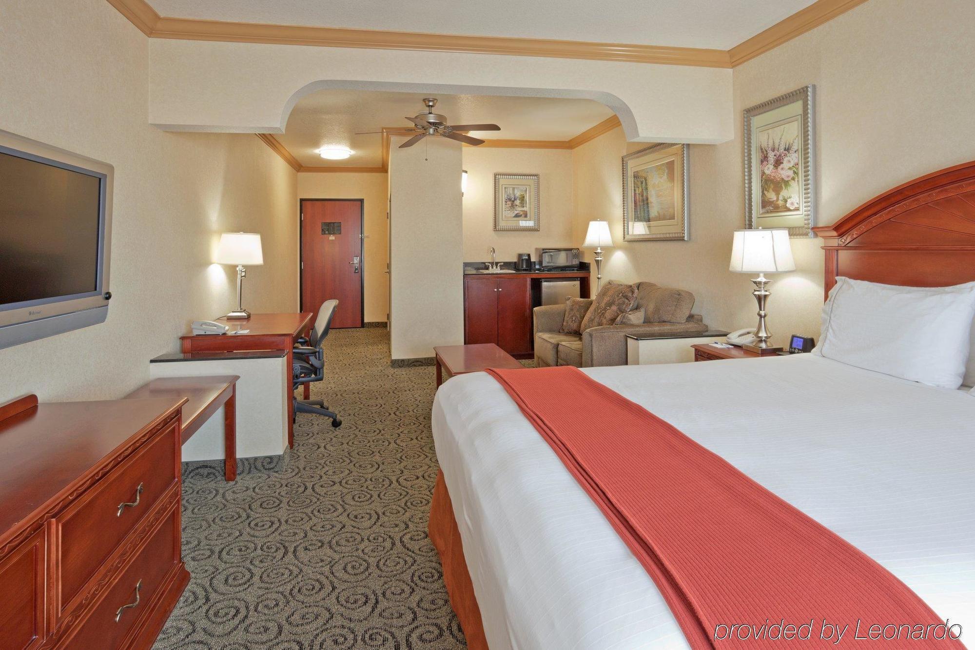 Holiday Inn Express & Suites Bakersfield Central Cameră foto